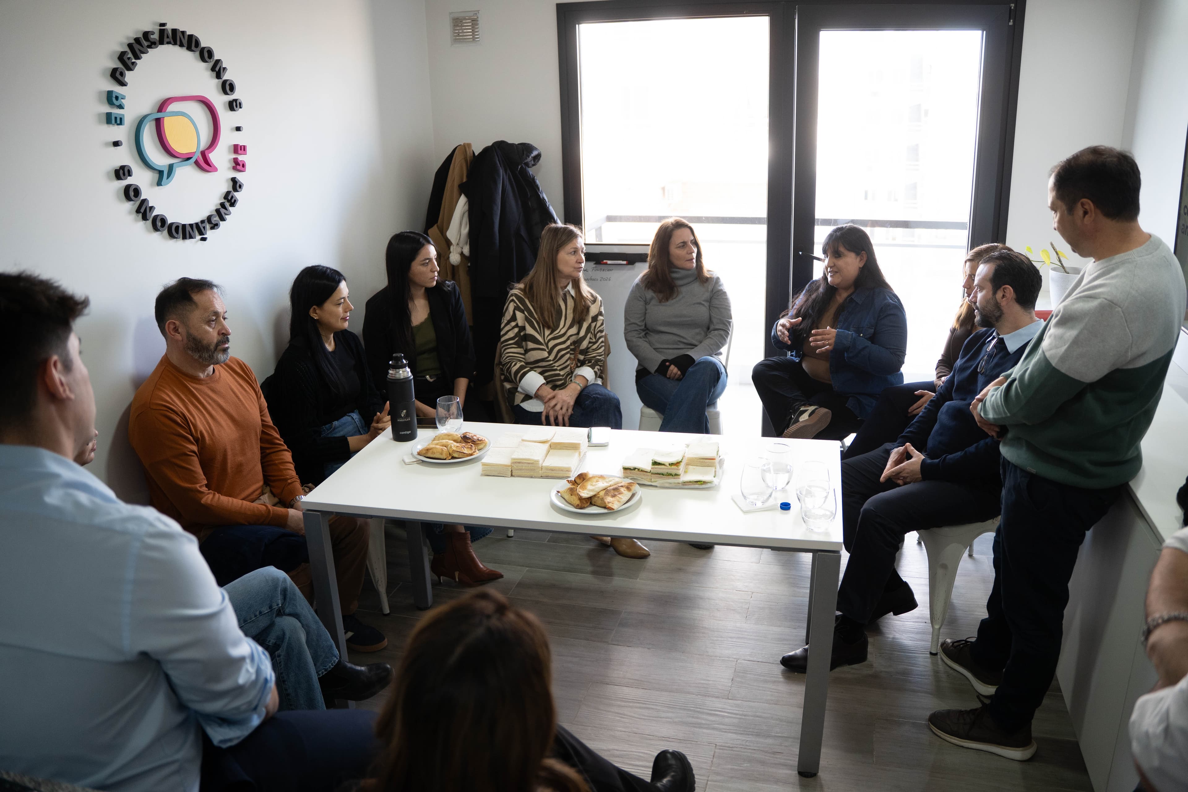 Equipo y autoridades de Fundación Repensándonos